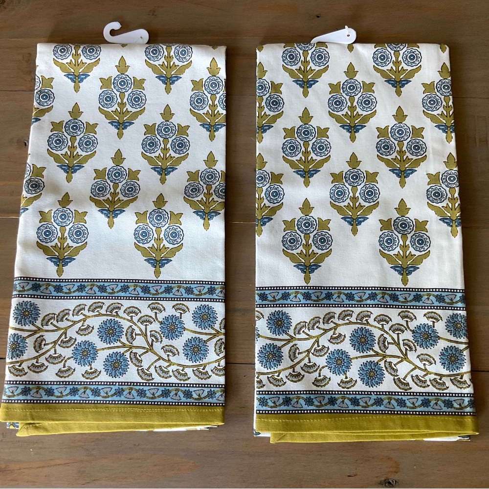 Pretty Decorative Kitchen Towels Set of 2 NEW!